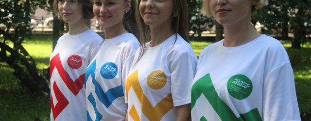Сотрудницы пресс-службы Администрации города Перми в футболках Пермского международного марафона